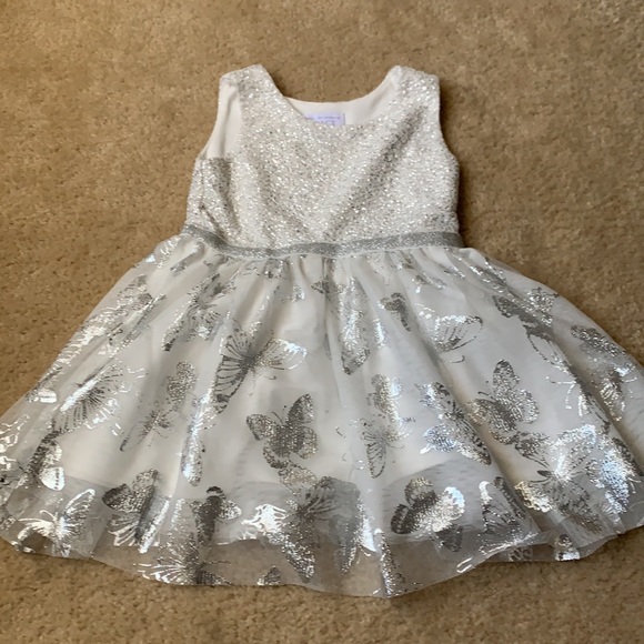 Bundle of dresses for size 3T-4T - Picture 4 of 8